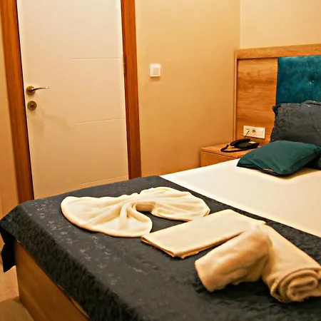 Destinia Pera 4*