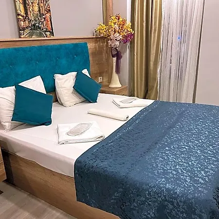 Destinia Pera Szálloda 4*
