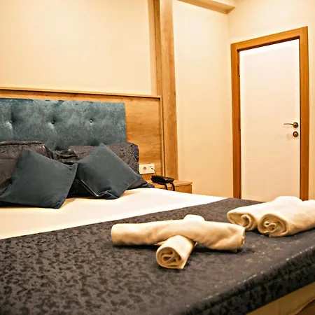 Destinia Pera Hotell